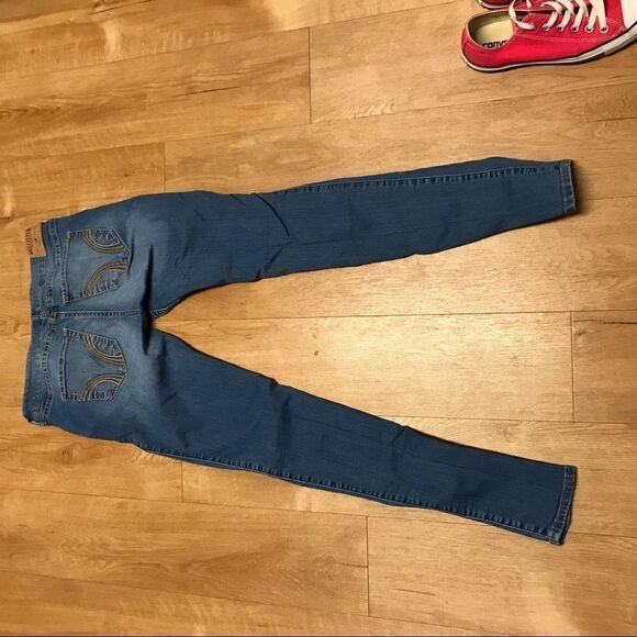 Hollister Jeans with Holes Distressed Straight Leg Size 5R - Picture 7 of 9